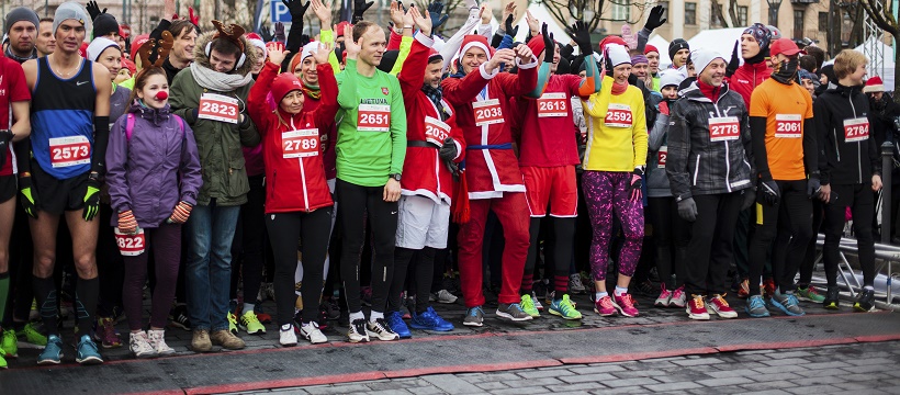 People lined up for a holiday charity event run