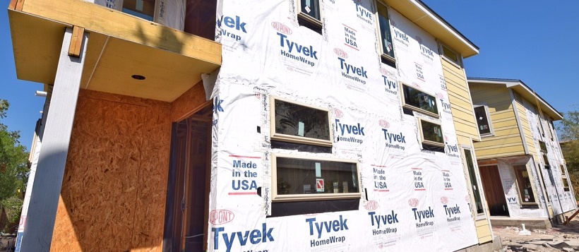 DuPont™ Tyvek® construction materials on the exterior of a home being built