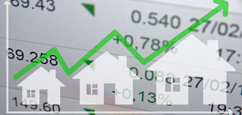 Graph showing houses and a green arrow increasing to demonstrate the housing market forecast for 2018 real estate.